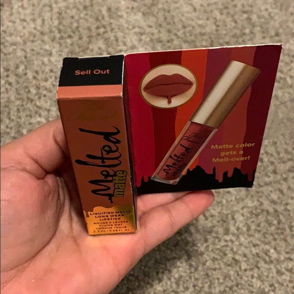 Makeup - Picture 1 of 8